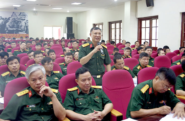 Phó Chính uỷ Quân khu 3 đối thoại với cán bộ, chiến sĩ Bộ Chỉ huy quân sự tỉnh Hải Dương